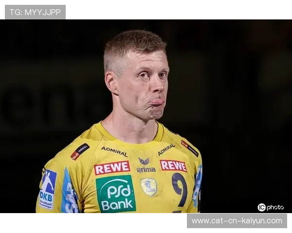 西格尔德松在巴黎奥运会手球比赛中多次调整战术应对对手，西格尔格斗