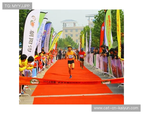 “东安湖体育公园：铁人三项选手的极限挑战，震撼观众”